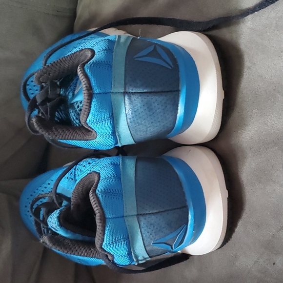 Reebok Sneakers (size 7) - Picture 4 of 7